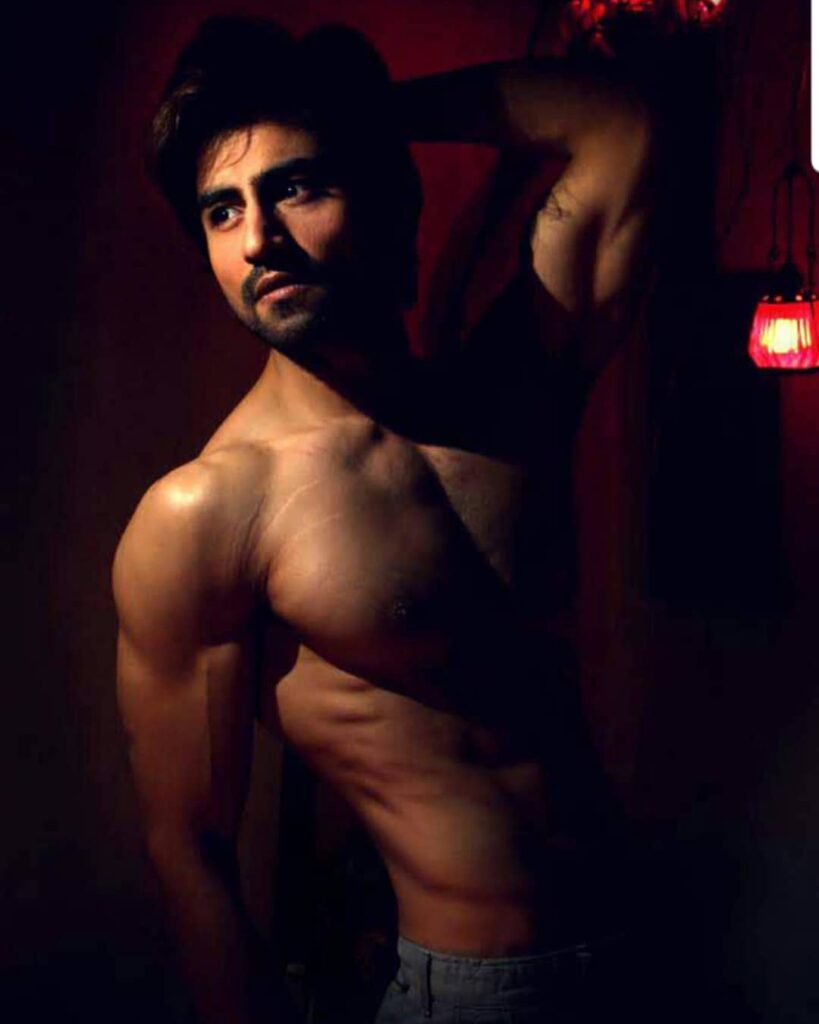 Hot looks of Harshad Chopda when shirtless - 6