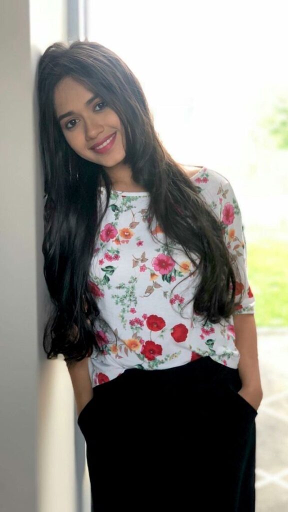 Jannat Zubair looks like a dream in floral outfits - 1