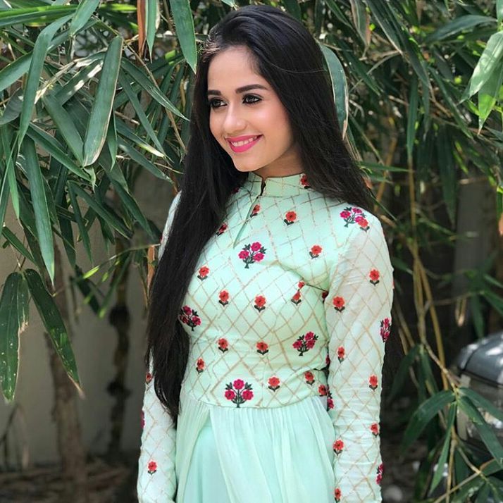 Jannat Zubair looks like a dream in floral outfits - 2