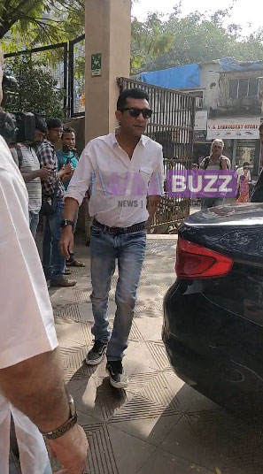 Karanvir Bohra, Arjun Bijlani, Chetan Hansraj and Shilpa Saklani arrive for Kushal Punjabi’s funeral - 5