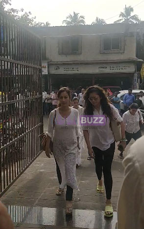 Karanvir Bohra, Arjun Bijlani, Chetan Hansraj and Shilpa Saklani arrive for Kushal Punjabi’s funeral - 10