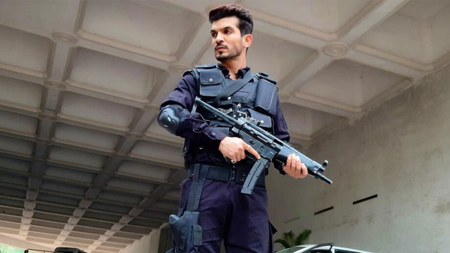 LEAKED picture of Arjun Bijlani with a Machine Gun from a web series has got us excited!