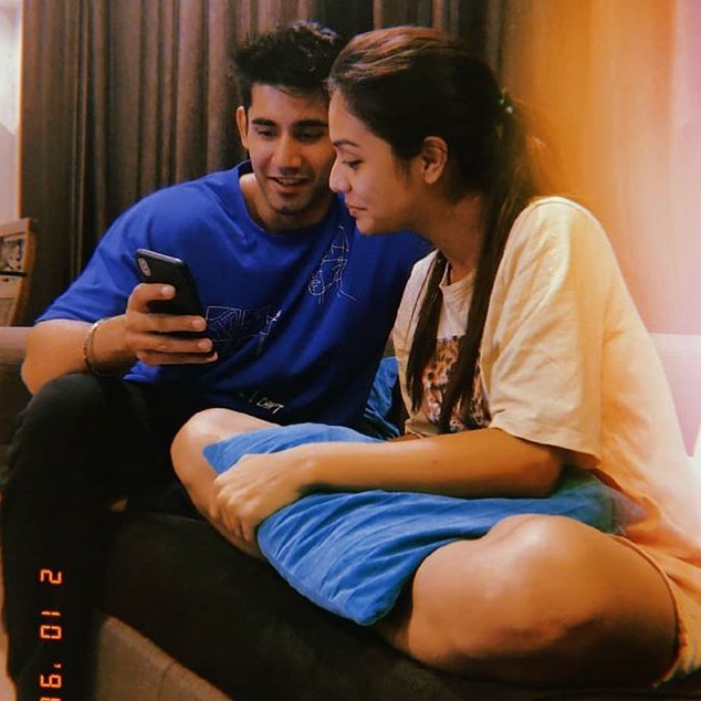 Lets Revisit Romantic Moments Between Varun Sood & Divya Agarwal 1