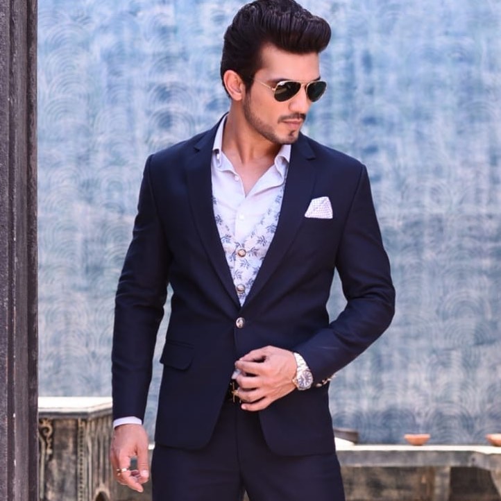 Arjun Bijlani’s Sunglass Is A Quintessential Style Statement! - 5