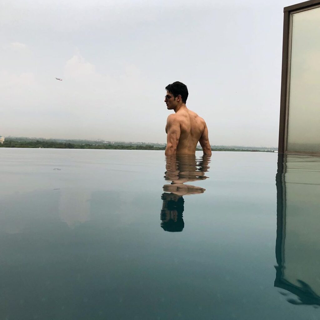 Shirtless charm of the handsome hunk Priyank Sharma | IWMBuzz