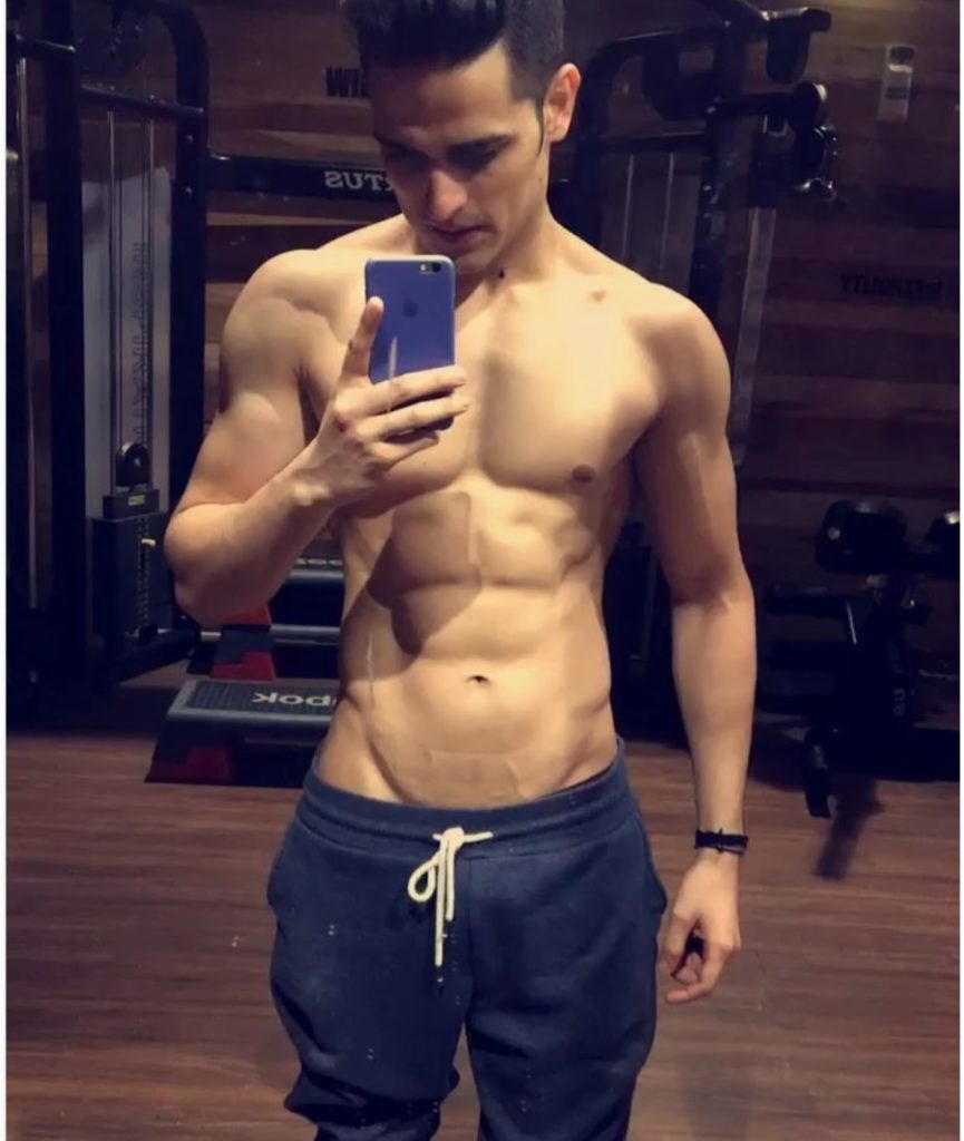 Shirtless charm of the handsome hunk Priyank Sharma - 3