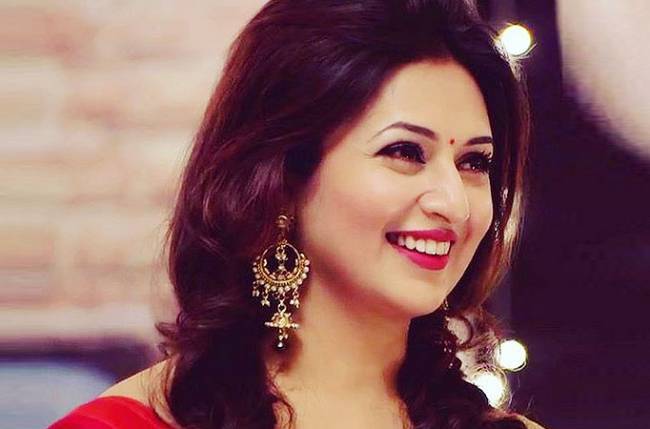 Top 10 Looks Of Divyanka Tripathi as Dr. Ishita from Yeh Hai Mohabbatein - 6