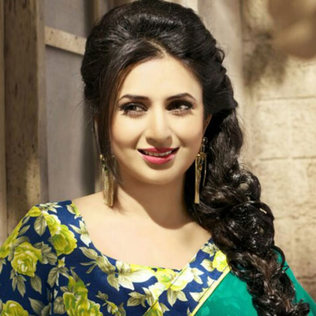 Top 10 Looks Of Divyanka Tripathi as Dr. Ishita from Yeh Hai Mohabbatein - 0