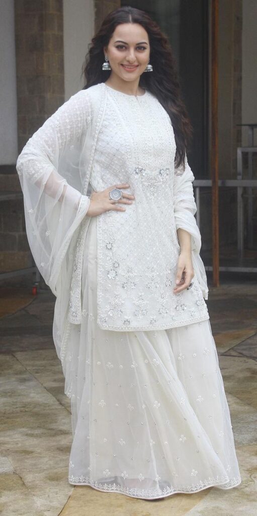 [pHOTo] Trending White Style among Bollywood Divas - 4