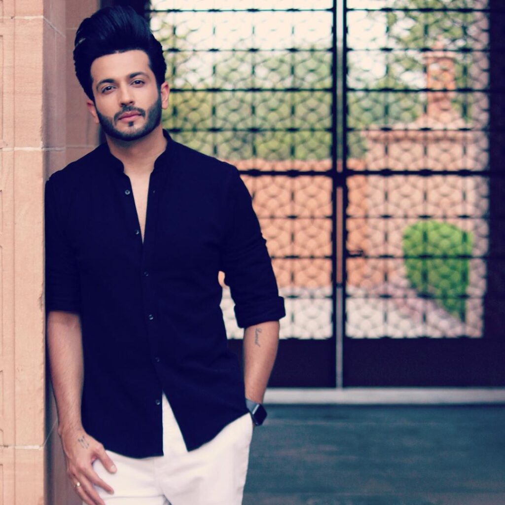 Dheeraj Dhoopar and his top looks - 5