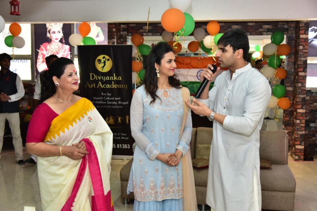 Divyanka Tripathi Dahiya and Vivek Dahiya get patriotic - 0