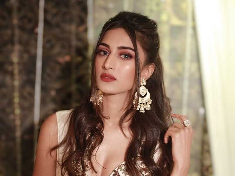 From Surbhi Chandana to Shivangi Joshi, THESE looks are not to be missed from 2019 - 3