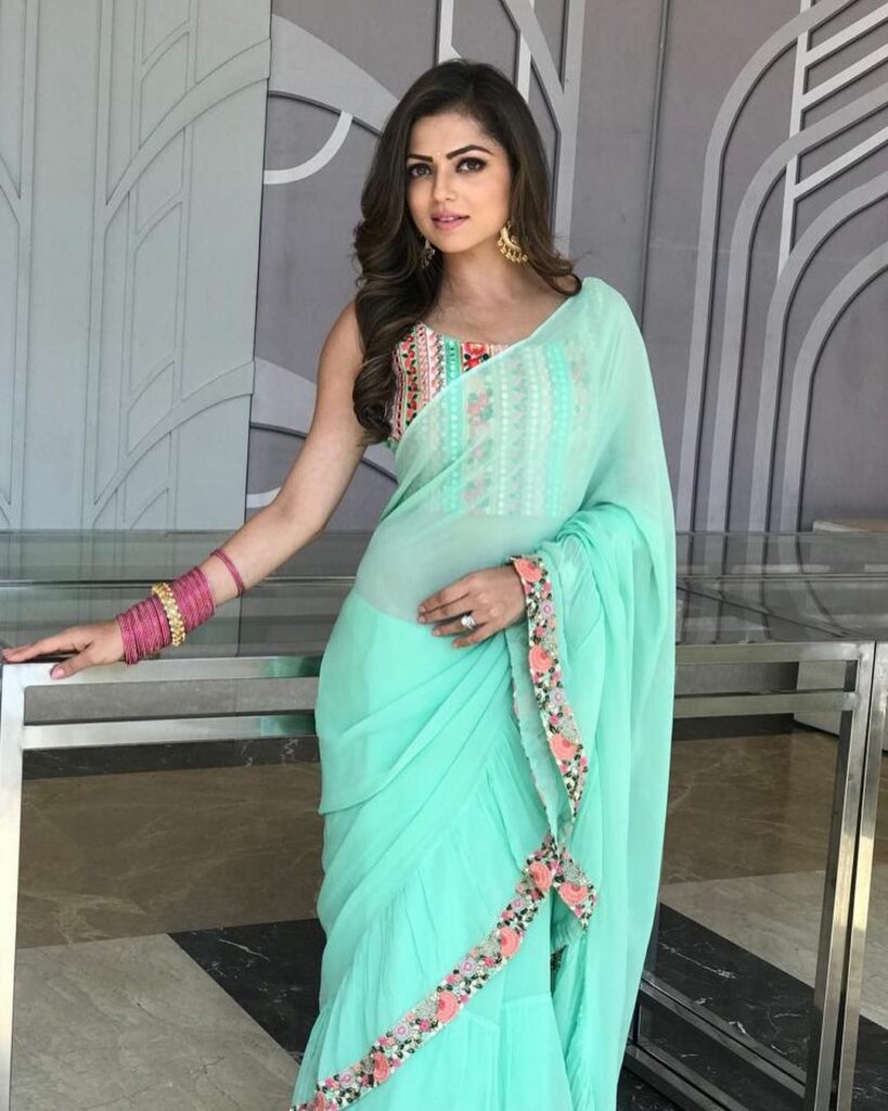 Hina Khan, Drashti Dhami, Divyanka Tripathi stun all in a stylish saree twist - 6