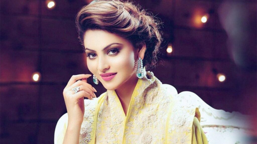 Urvashi Rautela’s ethnic hairstyles that you shouldn’t give a miss! - 5