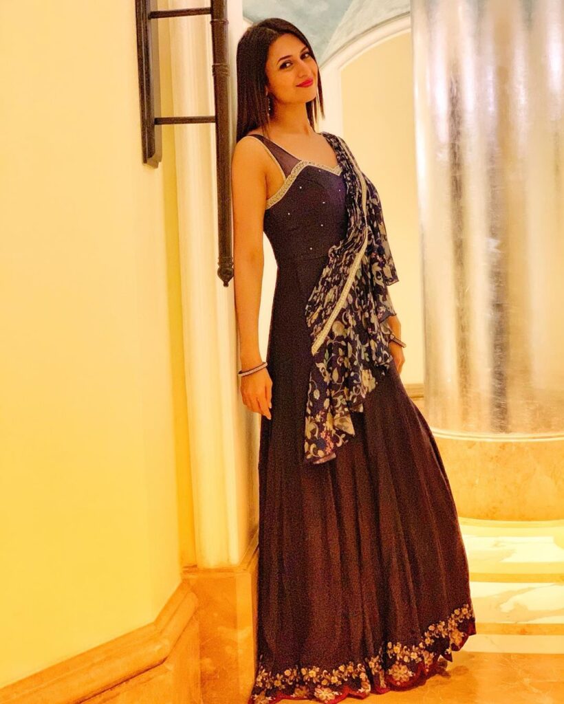 OMG! Divyanka Tripathi charms us in black outfits! - 1