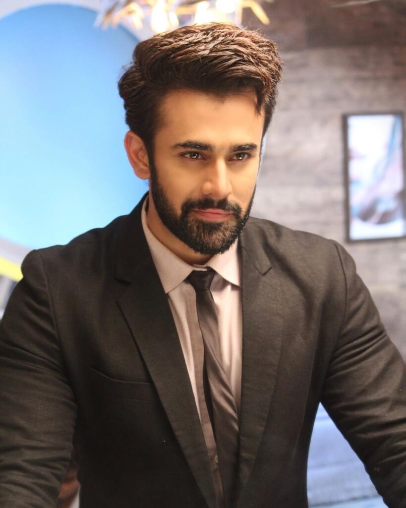 Pearl V Puri looks Smokin HOT in black suit - 4