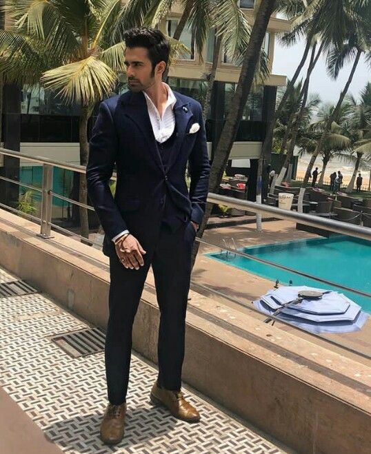 Pearl V Puri looks Smokin HOT in black suit - 5