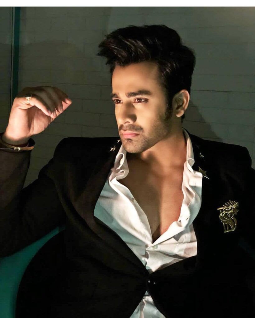 Pearl V Puri looks Smokin HOT in black suit - 2