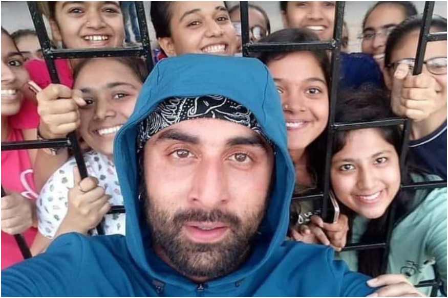 Ranbir Kapoor’s best moments with his fans! - 4