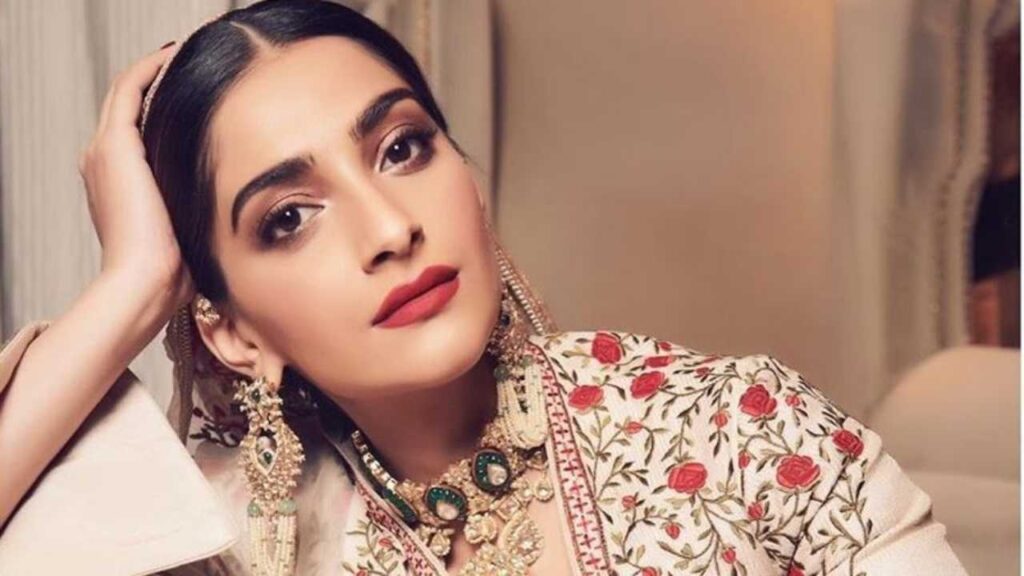 10 facts of Sonam Kapoor that will make you awe of her - 3