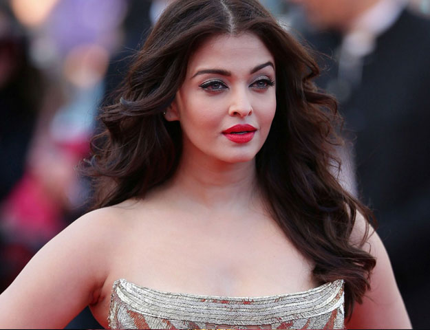 Then vs Now: Aishwarya Rai Bachchan’s complete style transformation - 1