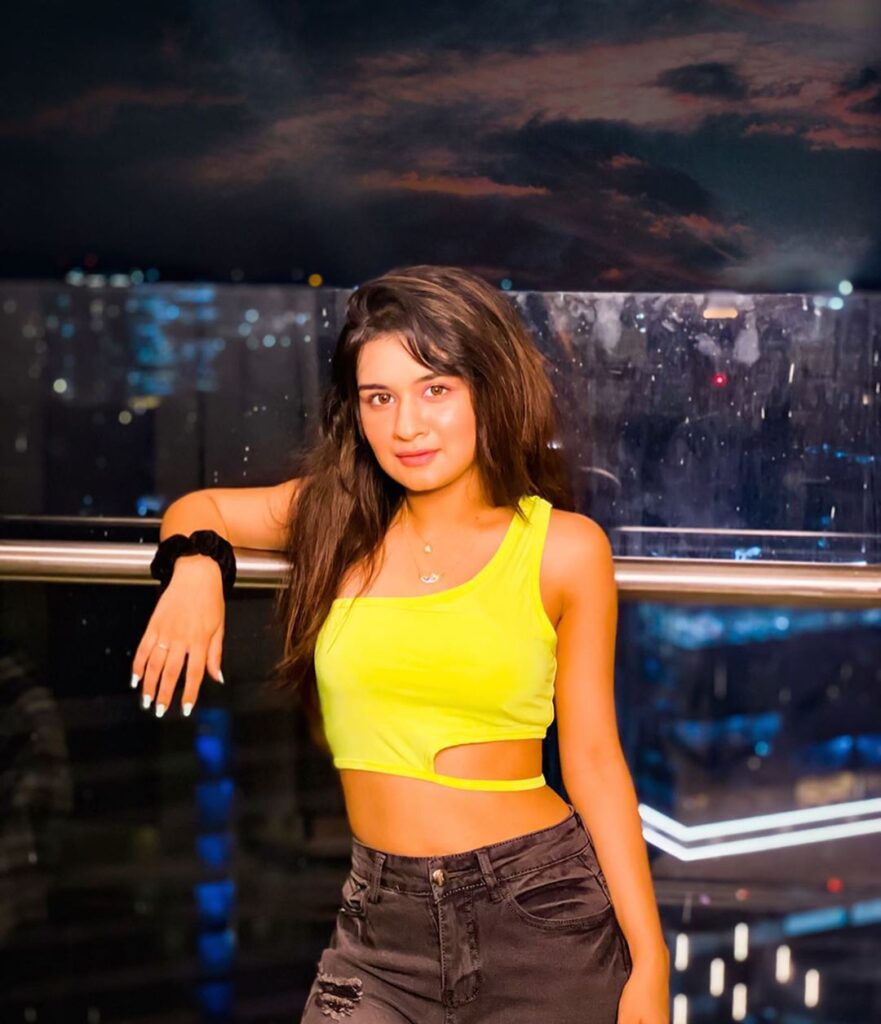 Avneet Kaur’s dresses that make you go crazy - 9