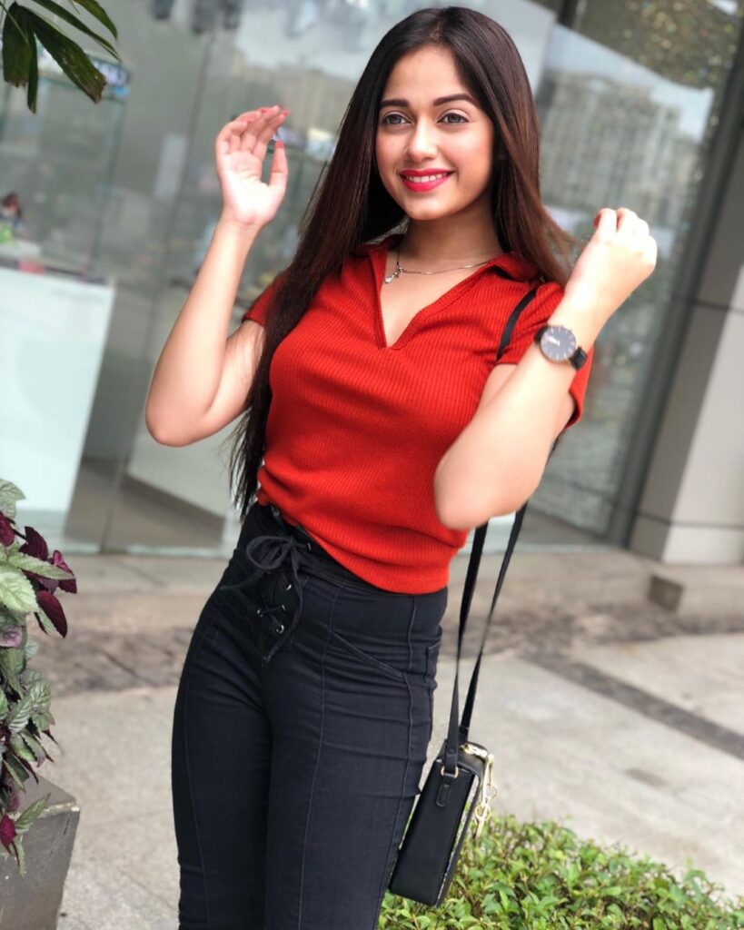 TikTok star Jannat Zubair stuns in red - 4