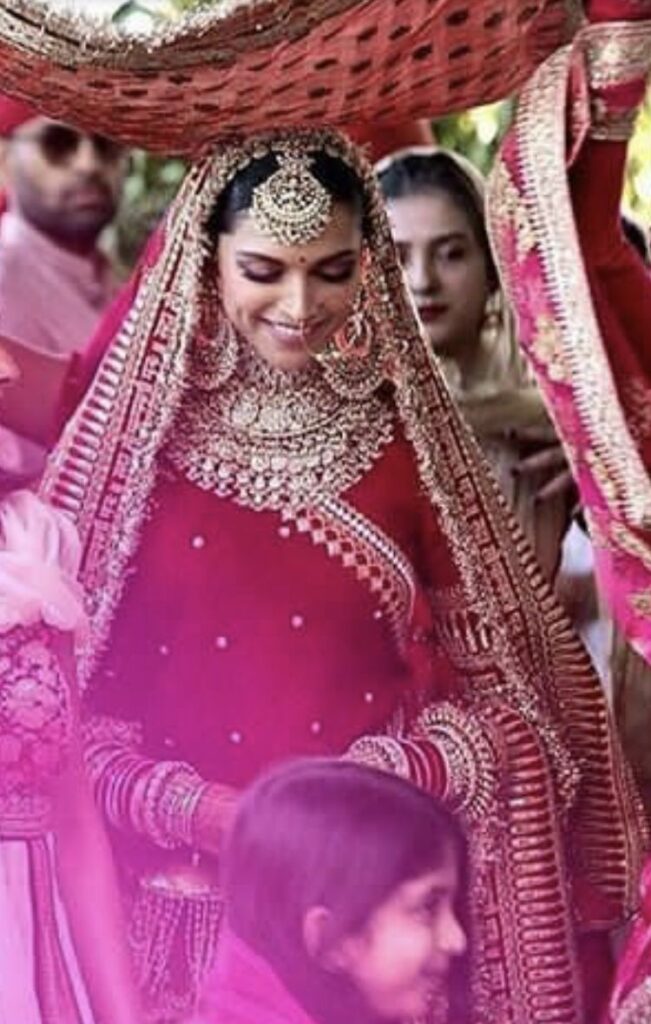 Aishwarya Rai Bachchan, Anushka Sharma, Deepika Padukone, Priyanka Chopra: Steal These Stunning Bridal Collection For your Wedding - 3