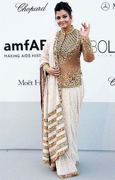 Aishwarya Rai Bachchan in Sandeep Khosla Or Sabyasachi Saree: Which Outfit Rules The Style Quotient? - 0