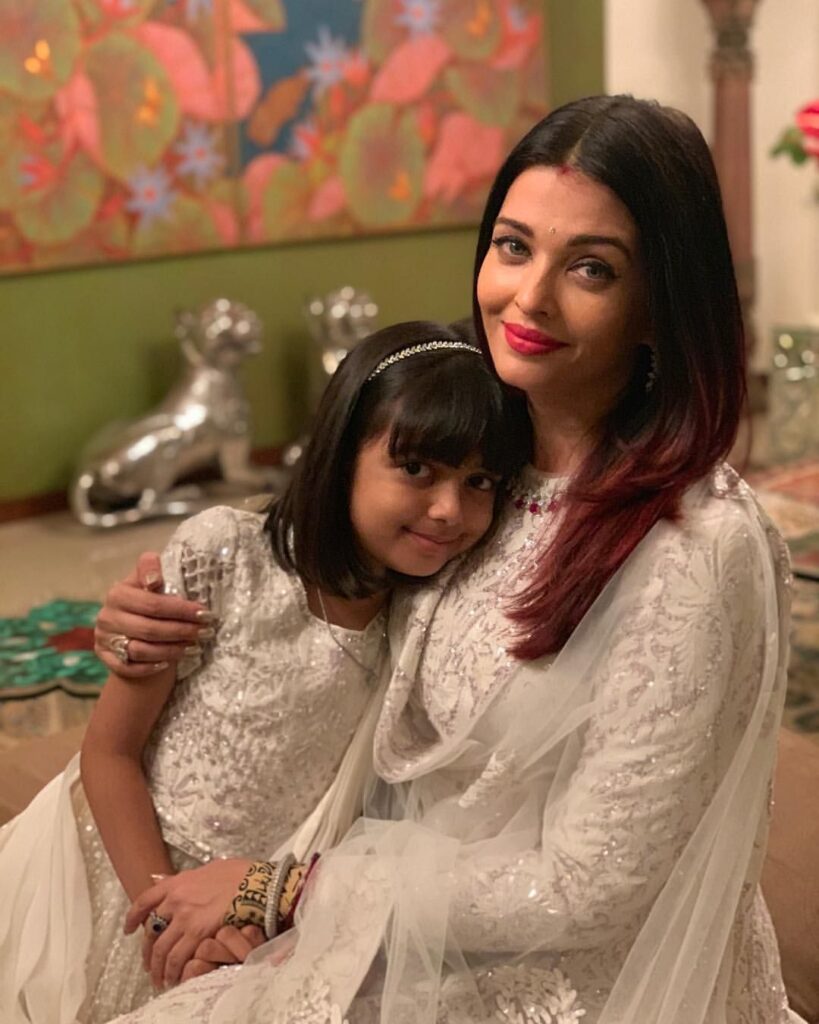 Aishwarya Rai Bachchan’s twinning outfits with daughter Aaradhya Bachchan, See Pics - 3