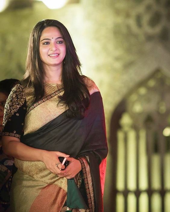 Anushka Shetty hottest saree look - 0