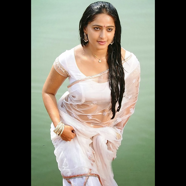 Anushka Shetty hottest saree look - 9