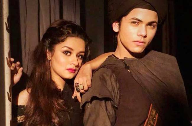 Avneet Kaur and Siddharth Nigam Look Stunning Twinning In Black! - 2