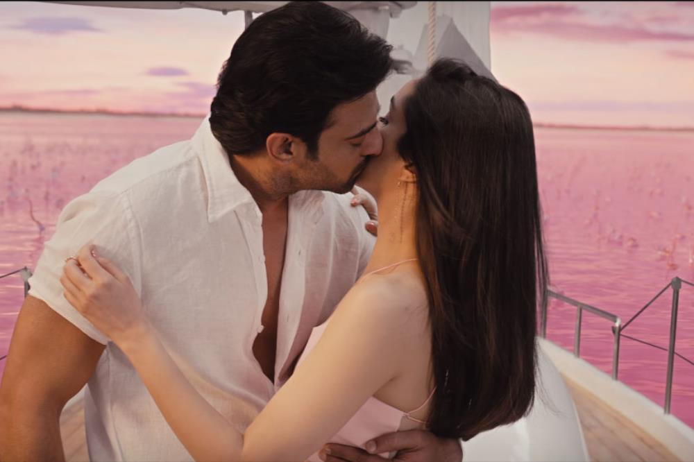 Check out Prabhas and Shraddha Kapoor’s romantic scenes - 0