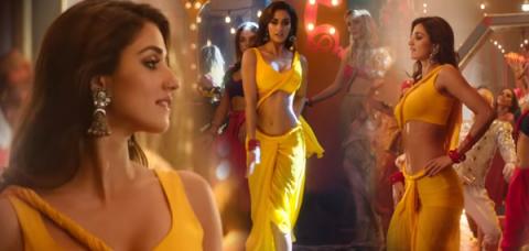 Disha Patani Copied Tip Tip Barsa Pani Looks From Raveena Tandon - 0