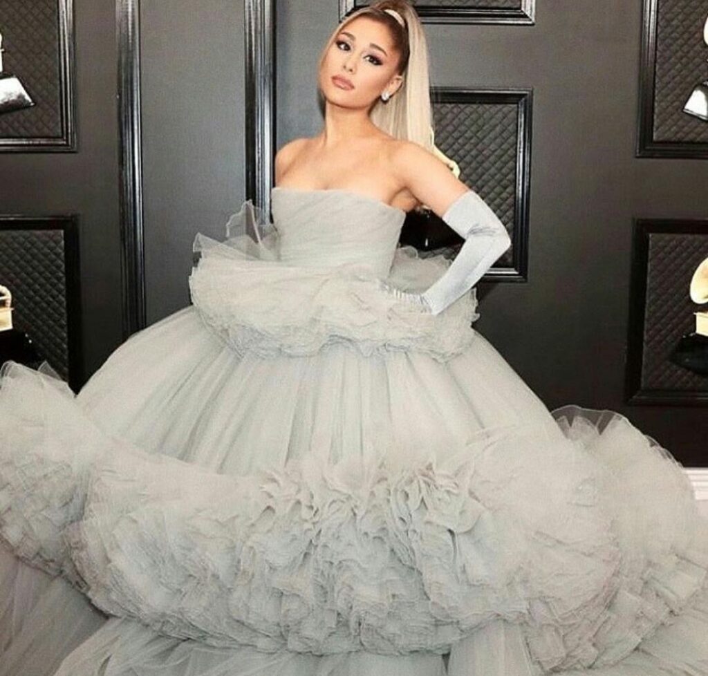 Ariana Grande’s Ravishing Strapless Outfits That Are Pure Fashion Goals - 0