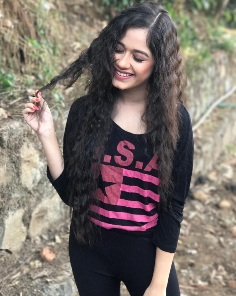 Falling in Love with Jannat Zubair’s Curly Hairstyle - 2