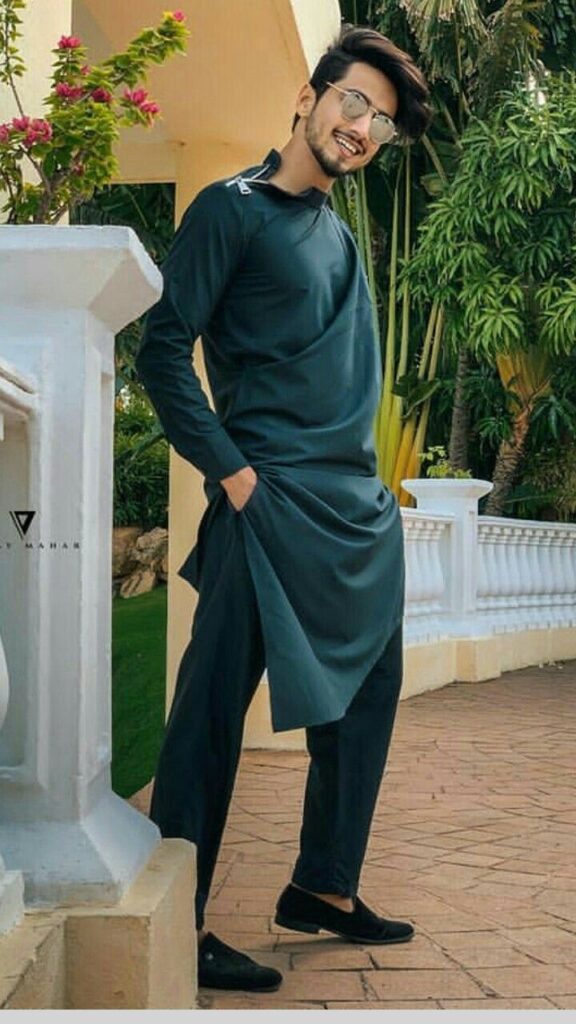 From Suits To Kurta: Faisu’s Swanky Looks - 6