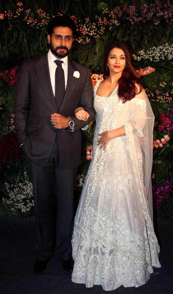 Going to a winter wedding? Aishwarya Rai Bachchan’s lehenga will inspire you - 2