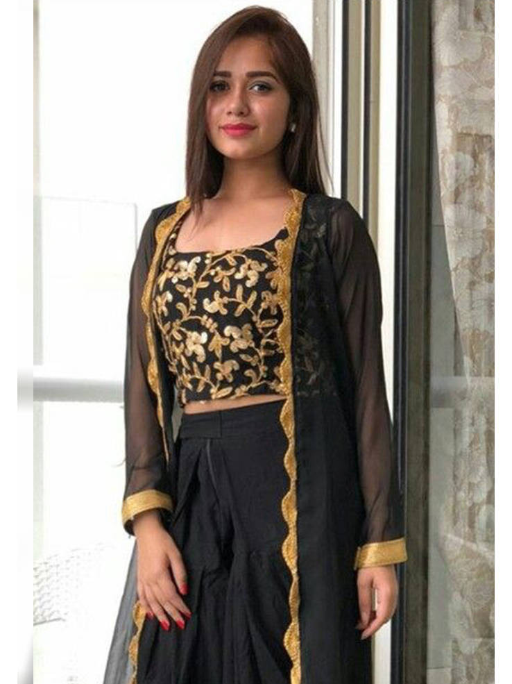 Jannat Zubair’s Black Outfit Collections - 2