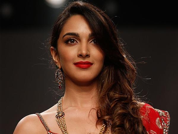 Kiara Advani Vs Sara Ali Khan, who looks better wearing the HOT red lipstick? - 2