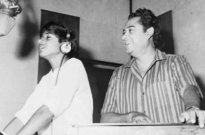 #LikeFatherLikeSon Moments of Kishore Kumar and his son Amit Kumar - 0