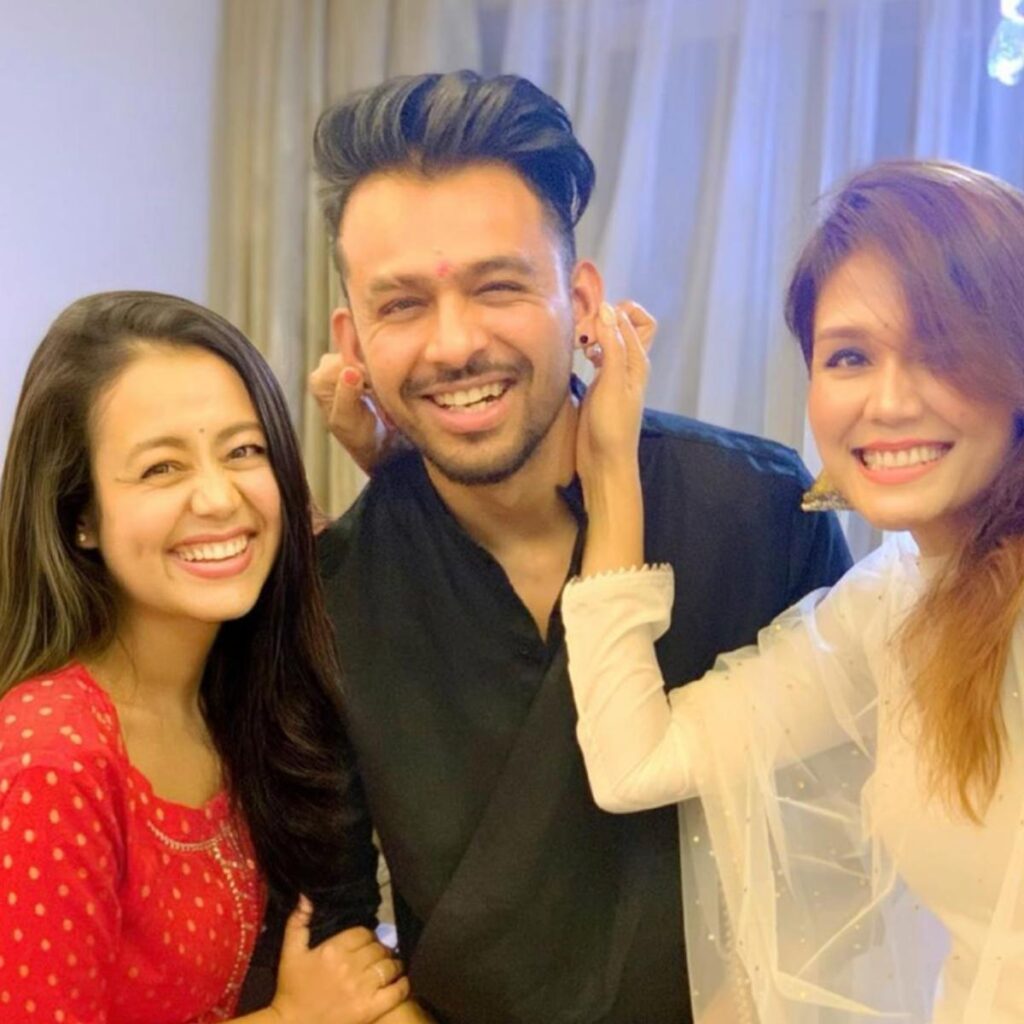 Meet the real family of popular singer Neha Kakkar - 1