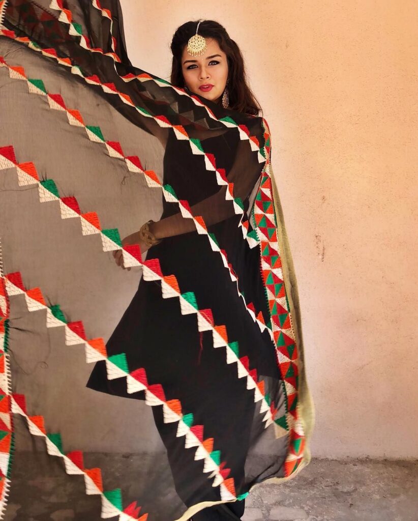 PICS: We can’t stop gushing over Avneet Kaur’s Punjabi Suit LOOKS - 0