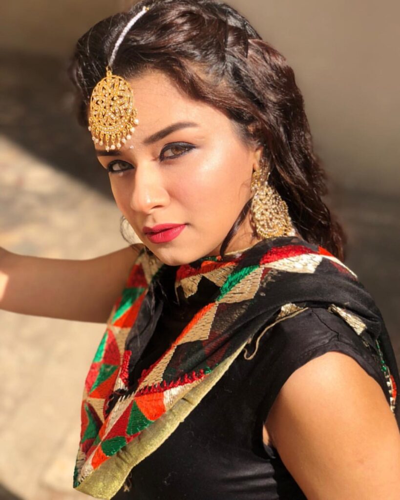 PICS: We can’t stop gushing over Avneet Kaur’s Punjabi Suit LOOKS - 3