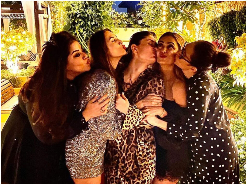 Pictures of Kareena Kapoor, Karisma Kapoor, Amrita Arora, Malaika Arora give us friendship goals - 1