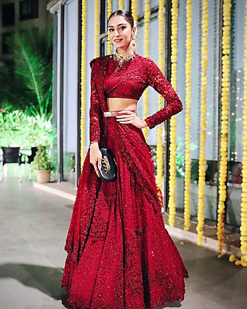 Take an Inspiration from Erica Fernandes’ lehenga choli looks with maang tika to enhance your look on the big day - 4