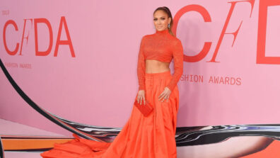 RED ALERT Glam look of Jennifer Lopez