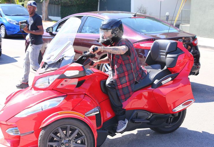 REVEALED Justin Bieber’s Unusual Car And Bike Collection - 1