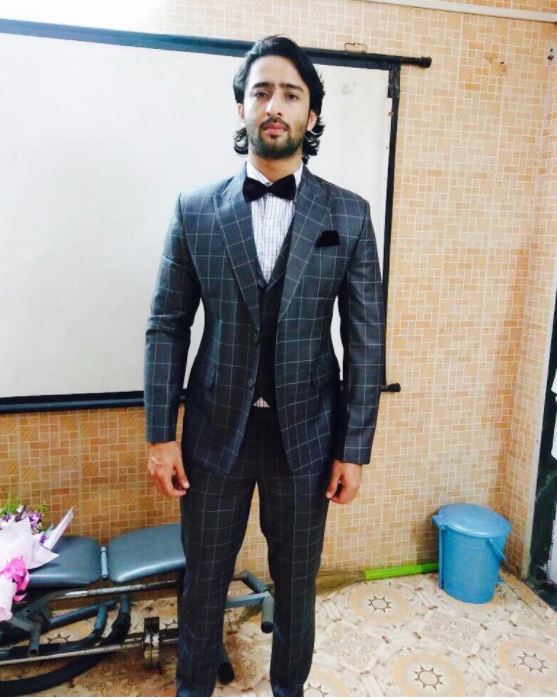 Shaheer Sheikh looks flawless in a Tuxedo, here’s proof - 2